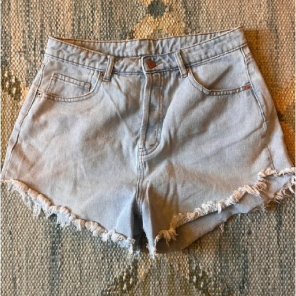 High-Waist Light Blue Denim Frayed Hem Women’s Shorts
